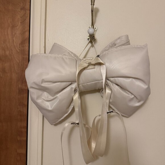 Bow Backpack - Picture 2 of 2